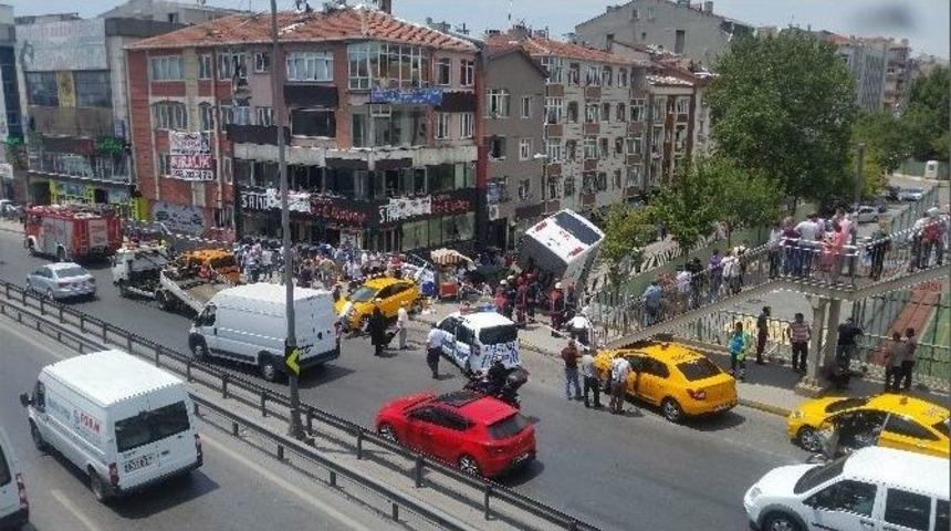 E-5&rsquo;de Kontrolden &Ccedil;ıkan Servis Aracı, Dehşet Sa&ccedil;tı