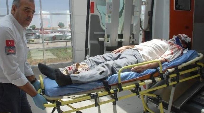 Motosikletle Otomobil Çarpıştı: 1 Yaralı