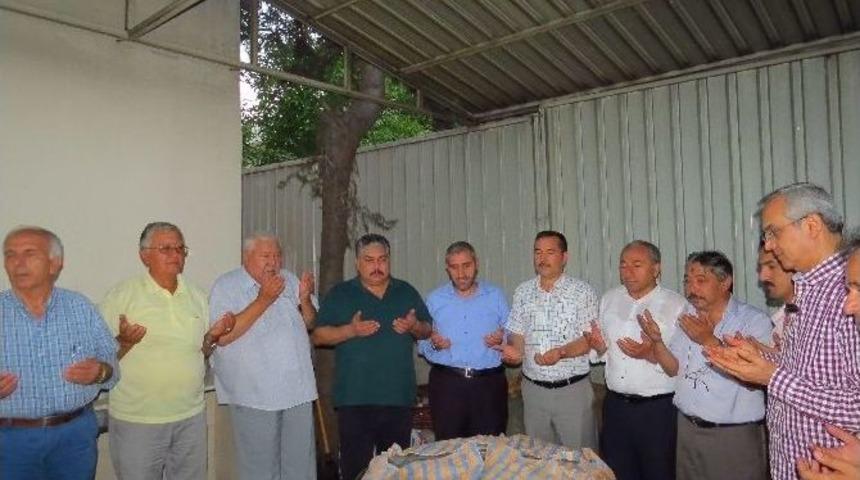 T&uuml;rkistanlılar Derneği İftar Verdi