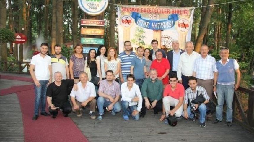 Gazeteciler İftarda Buluştu