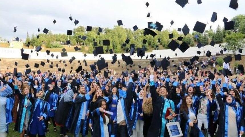 Fen Edebiyat Fak&uuml;ltesi Mezuniyeti Kutladı
