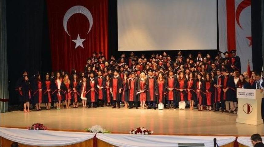 Yd&uuml; Diş Hekimliği Mezunlarını Verdi
