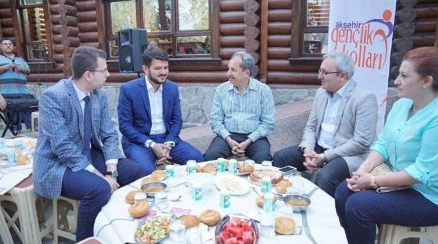 Akşehir Ak Gen&ccedil;lik &ldquo;gen&ccedil;lik İftarında&rdquo; Buluştu