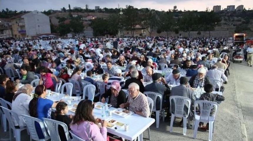 Odunpazarı Belediyesi İftar Sofrası Bu Kez Erenk&ouml;y&rsquo;de Kuruldu