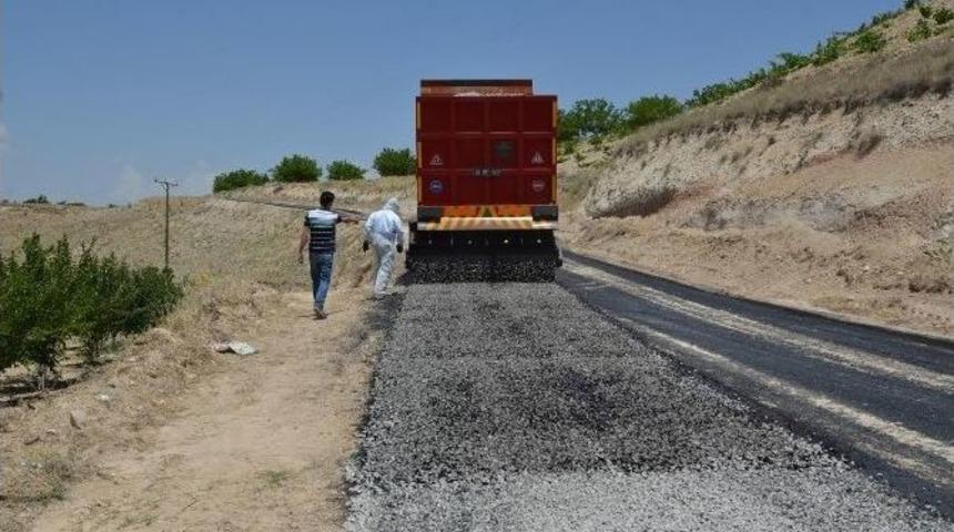 Yeşilyurt Belediyesi Sathi Kaplama &Ccedil;alışmalarını S&uuml;rd&uuml;r&uuml;yor
