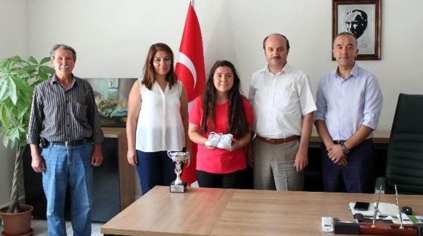 Lise &Ouml;ğrencisinin Mangala Başarısı