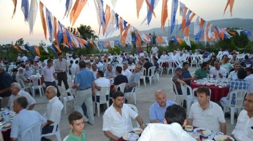 Ak Parti&rsquo;liler İftarda Buluştu