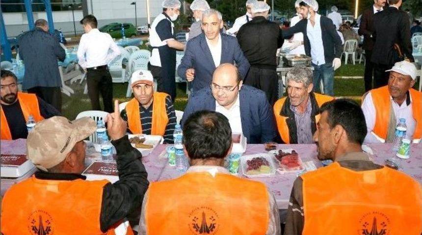 Başkan Orhan&rsquo;dan Personeline İftar Yemeği