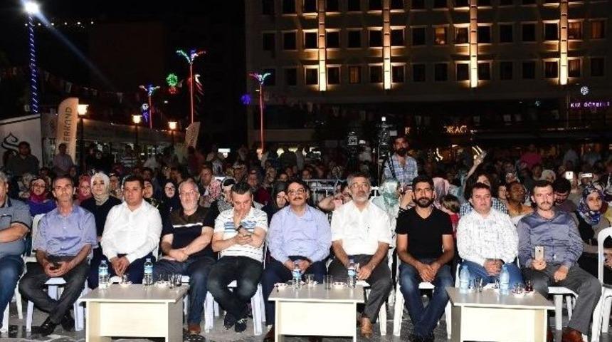 Sanat&ccedil;ı Karaoğlu Ezgileri İle Mest Etti