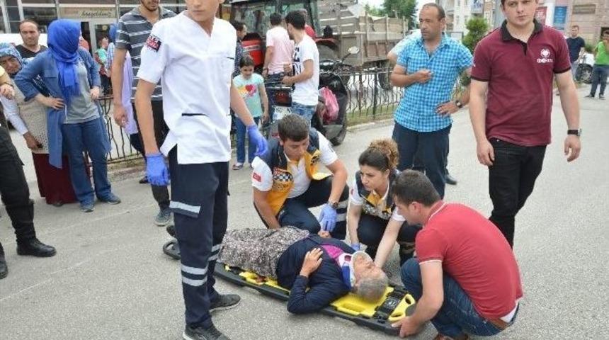 Motosiklet Yaşlı Kadına &Ccedil;arptı: 1 Yaralı