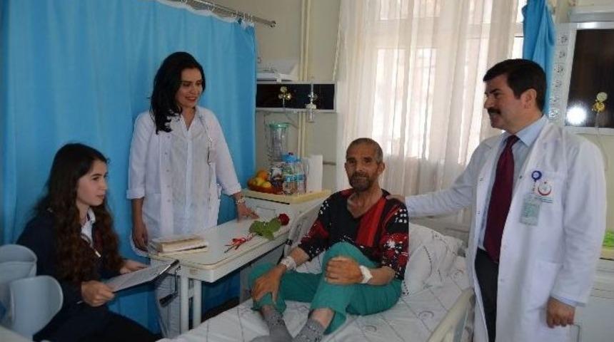 &Ouml;ğrencilerden Hastalara Okuma Saati