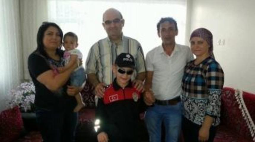 Otizmli Arda&rsquo;ya Polis &Uuml;niforması