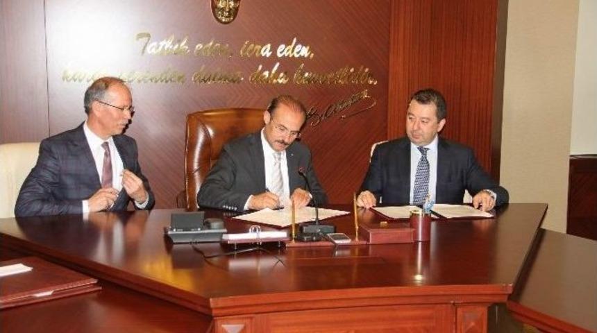 Cumhurbaşkanı Recep Tayyip Erdoğan&rsquo;ın Yozgat&rsquo;a Yapılmasını İstediği Meslek Lisesinin Yapım Protokol&uuml; İmzalandı