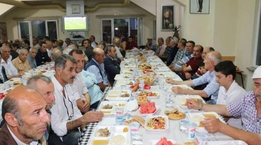 Boz&uuml;y&uuml;k Kuzey Kafkas K&uuml;lt&uuml;r Derneği İftar Yemeği Verdi