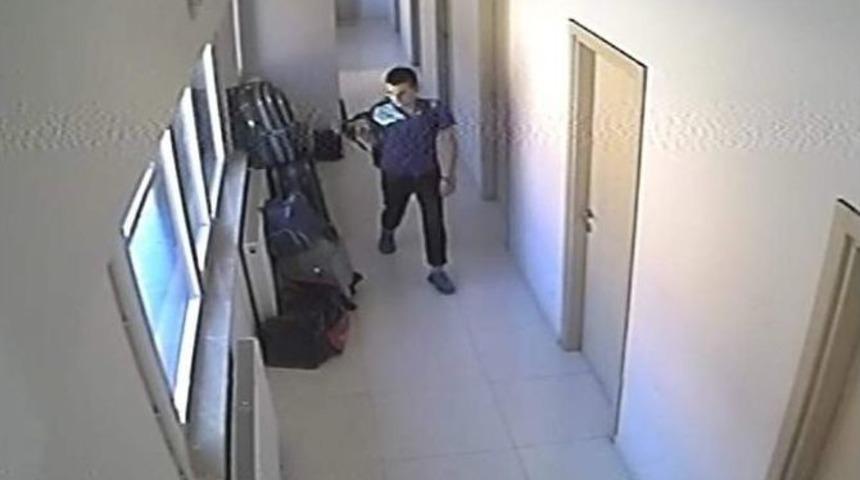 Otob&uuml;s Terminalindeki Hırsızlık Anı G&uuml;venlik Kamerasına Yansıdı