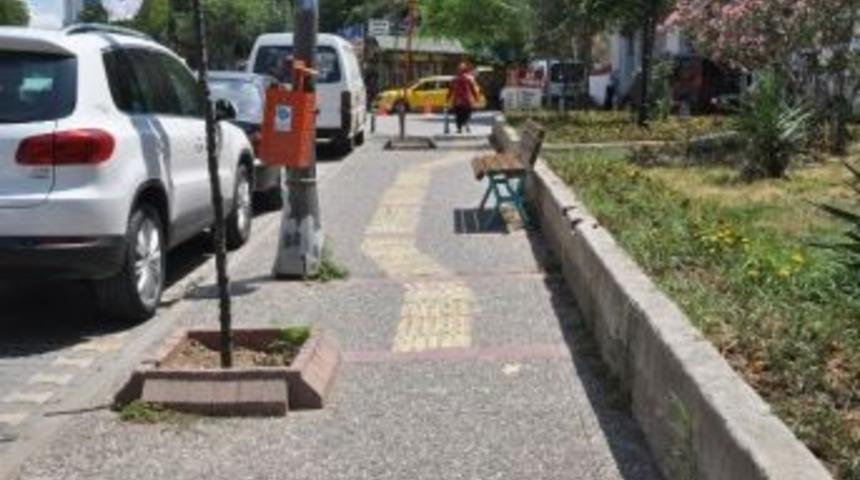 Bandırma&rsquo;da G&ouml;rme Engellilere Y&uuml;r&uuml;mek Zor