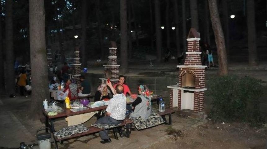 Akşehir Belediyesi&rsquo;nden Hıdırlık Mesire Alanına Barbek&uuml;