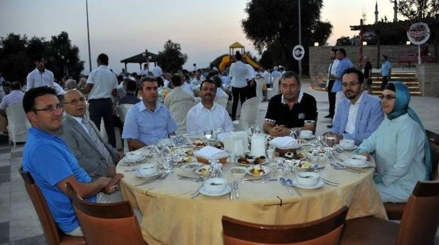 Ad&uuml;, Aydın Protokol&uuml;n&uuml; İftarda Ağırladı