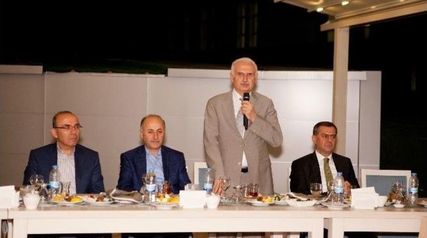 Atat&uuml;rk &Uuml;niversitesi&rsquo;nden Erzurum Protokol&uuml;ne İftar Yemeği