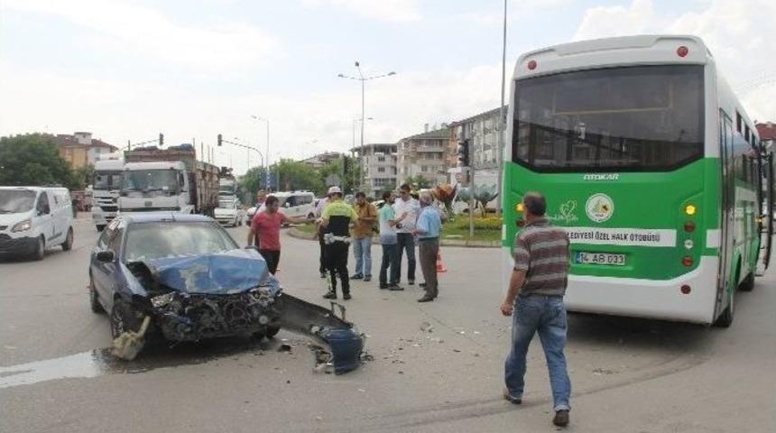 Hava Yastığı A&ccedil;ılınca Kazadan Yara Almadan Kurtuldular