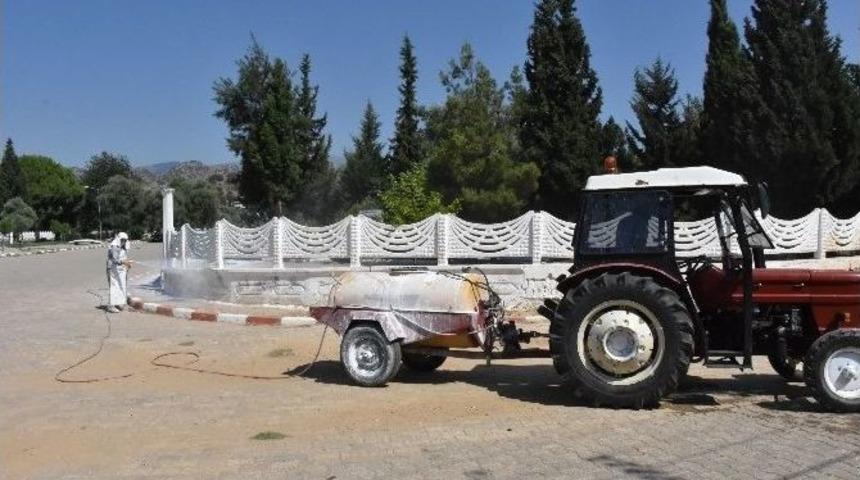 Nazilli&rsquo;de Mezarlıklarda Bayram Temizliği