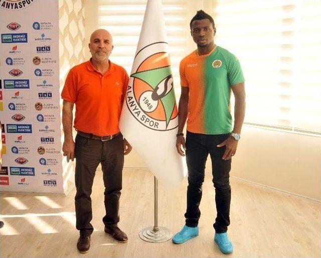 Alanyaspor’a Nijeryalı Sağ Bek