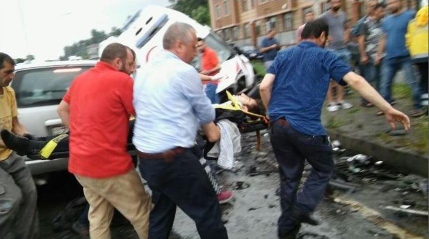 Rize&rsquo;de Trafik Kazası: 1 &Ouml;l&uuml;, 5 Yaralı