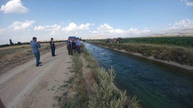 Sulama Kanalına Düşen Kardeşler Yaşam Savaşı Veriyor