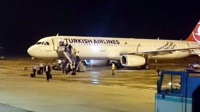 Terör Saldırısının Ardından Thy Uçağı Çorlu Havalimanı’na İndi