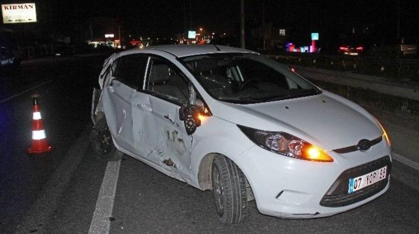 Kamyonun &Ccedil;arptığı Otomobilden Yara Almadan Kurtuldular