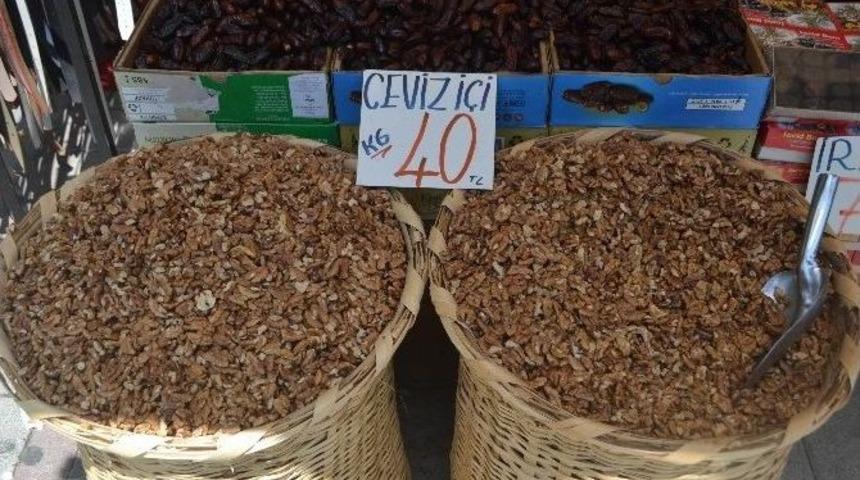 Bayram Tatlılarının Vazge&ccedil;ilmez Ana Malzemesi Ceviz İ&ccedil;i