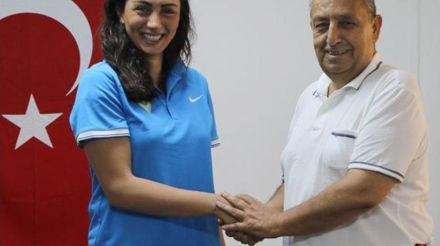 Manisa B&uuml;y&uuml;kşehir Belediyespor Bayan Voleybol Takımına Taze Kan