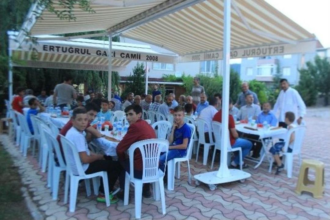 Osmaneli&rsquo;de Cami Cemaati İftarda Buluştu