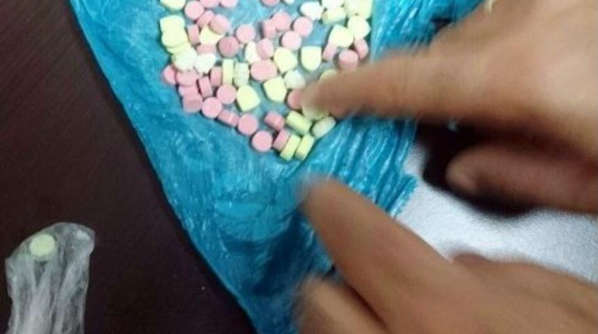 Yol Kontrol&uuml;nde Uyuşturucu Hap Ele Ge&ccedil;irildi