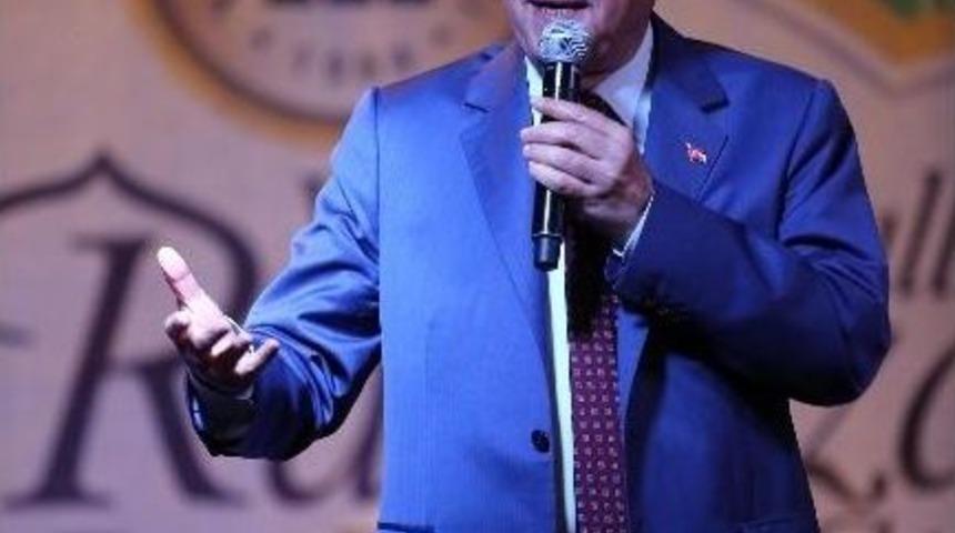 Yenimahalle&rsquo;de Kurulan İftar Sofralarında Binlerce Vatandaş Buluşuyor