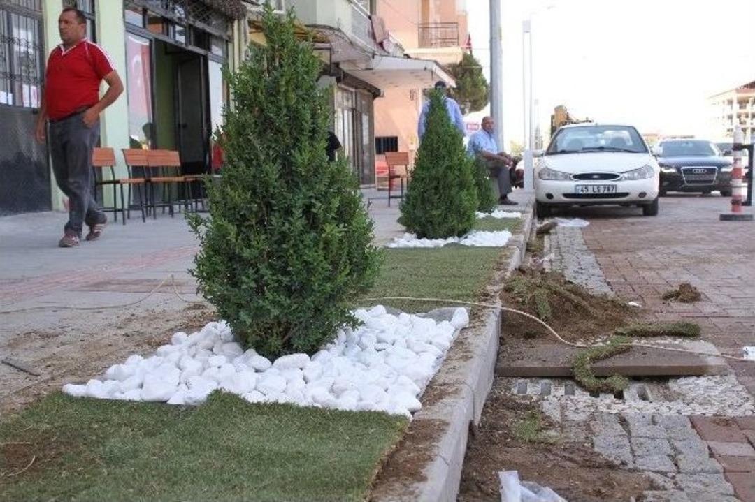 Kula Yunus Emre Caddesi Yeşile B&uuml;r&uuml;nd&uuml;