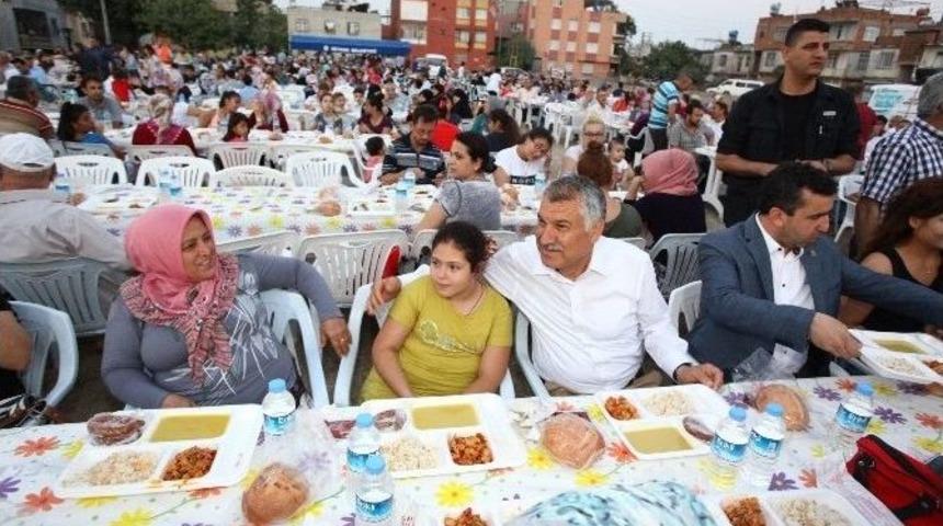 Başkan Karalar Bin 200 Kişiyle İftar A&ccedil;tı