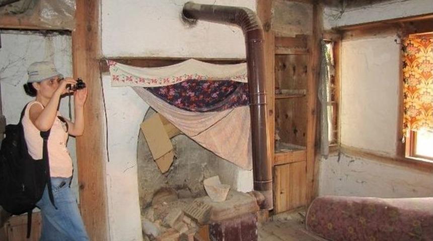 K&uuml;lt&uuml;r Varlığı Niteliği Taşıyan Binalarda Yeniden İnceleme