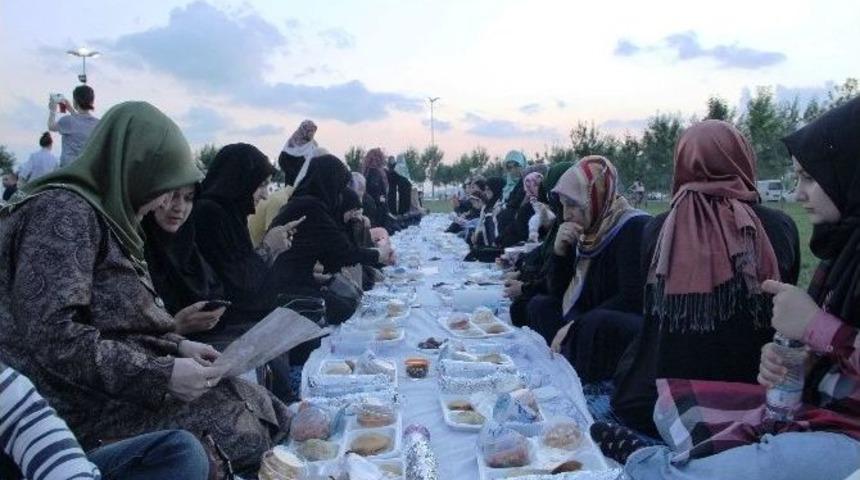 İzmit&rsquo;te, Suriye Yemekleriyle İftar