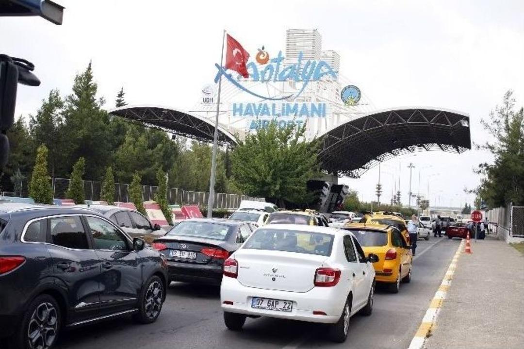 Antalya Havalimanı&rsquo;nda G&uuml;venlik &Ouml;nlemleri Arttırıldı