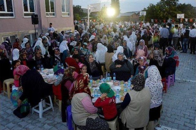 Meram’da Kardeşlik İftarları Sürüyor