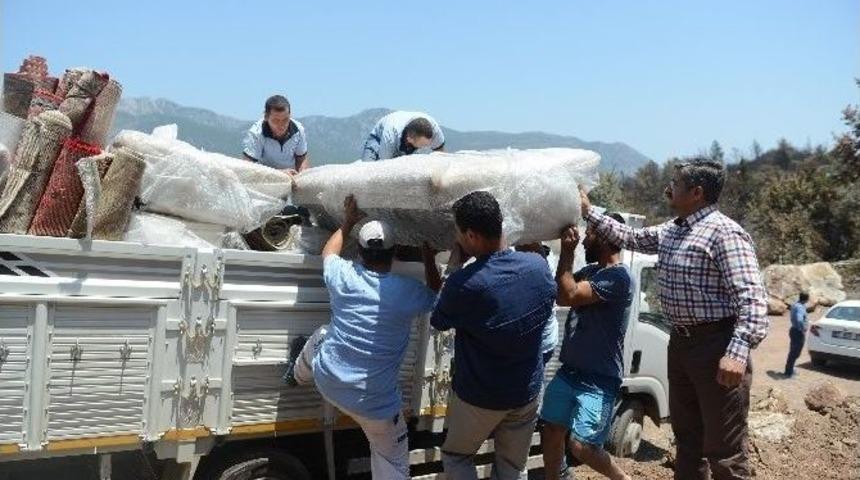Kumluca&rsquo;da Evi Yanan Ailelere Konteynır Evler Teslim Edildi