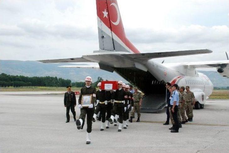 İftara Giderken Şehit Edilen Uzman Çavuşun Eşi Ve Kızları Yürekleri Dağladı G5