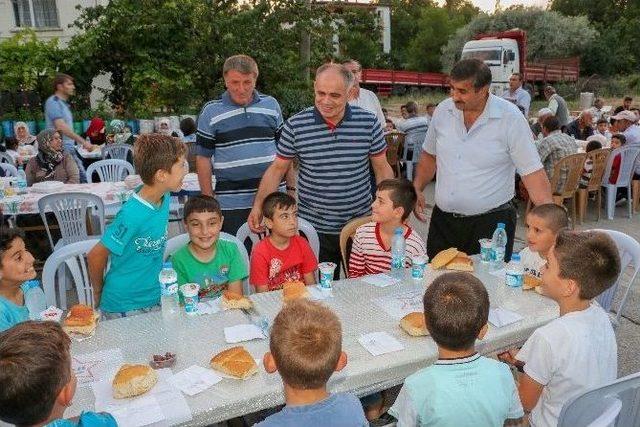 Yahyalı Belediyesi Kardeşlik Sofrasını Çiğilli Mahallesinde Kurdu