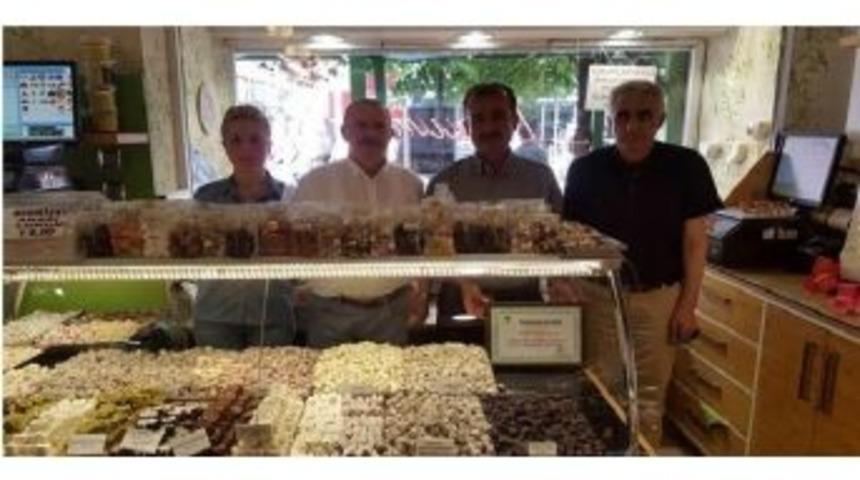 Şeker-iş Sendikası&rsquo;ndan Tatlandırıcı Kullanmayan Esnafa Teşekk&uuml;r Plaketi