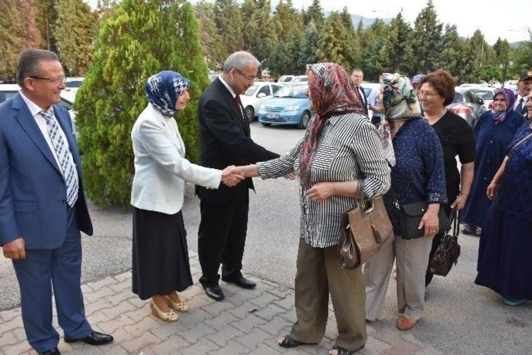 Vali G&uuml;ven&ccedil;er Şehit Aileleri Ve Gazileri İftarda Ağırladı