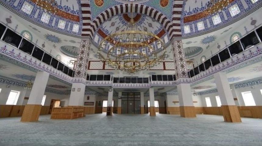 Melikgazi Camileri Bayrama Hazır