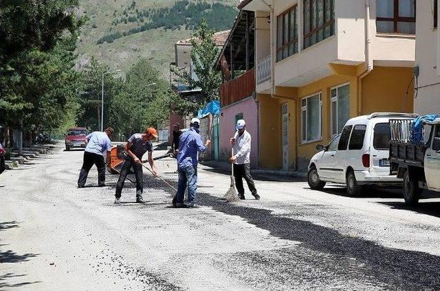 Üzümlü’de Asfalt Çalışmaları Devam Ediyor