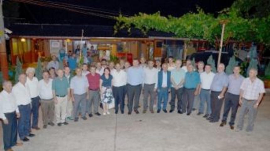 Başkan &Uuml;z&uuml;lmez, Kartepeki Muhtarlarla İftarda Buluştu