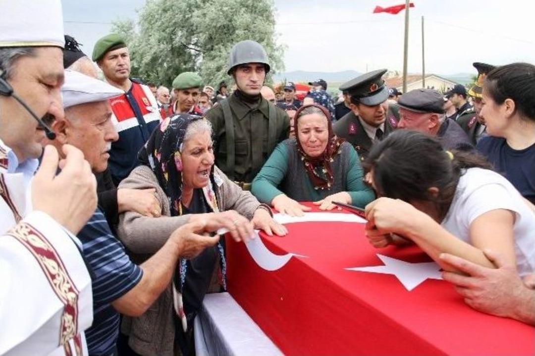 Şehit Annesi: "seni Bu G&uuml;nler İ&ccedil;in Mi Okuttum?"